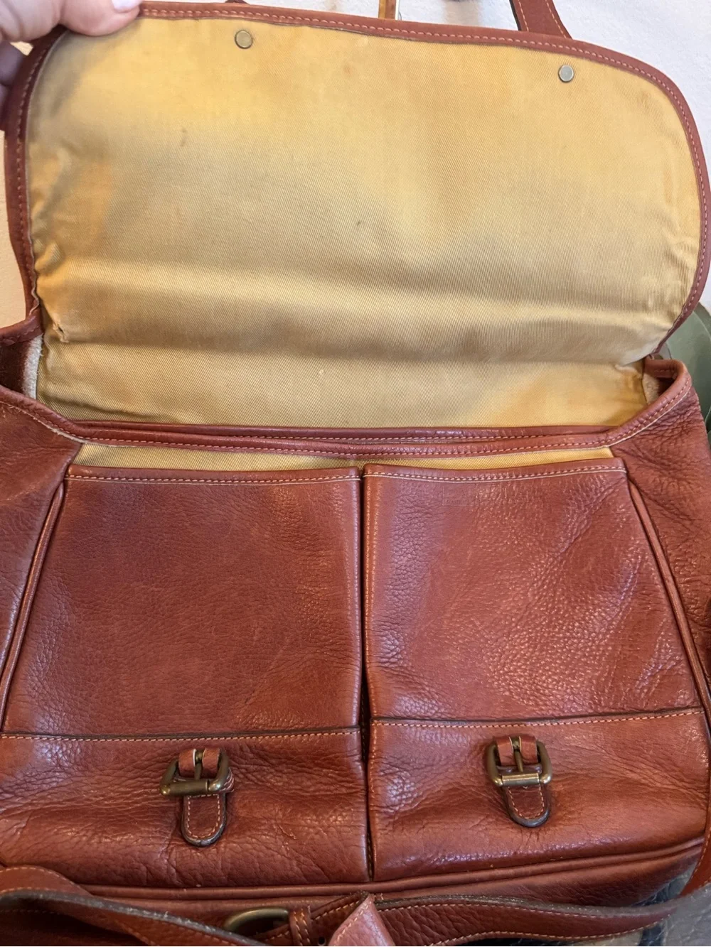 Levenger Tusting Clipper Leather Messenger Bag Made In England